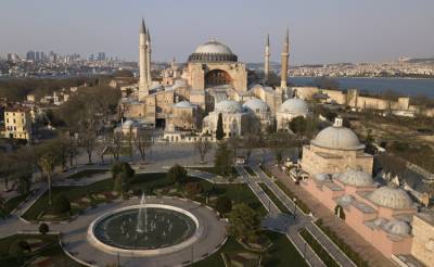 Αγία Σοφία: Άρχισαν οι προετοιμασίες για μετατροπή της σε τζαμί - Έντονες αντιδράσεις διεθνώς για την απόφαση Ερντογάν