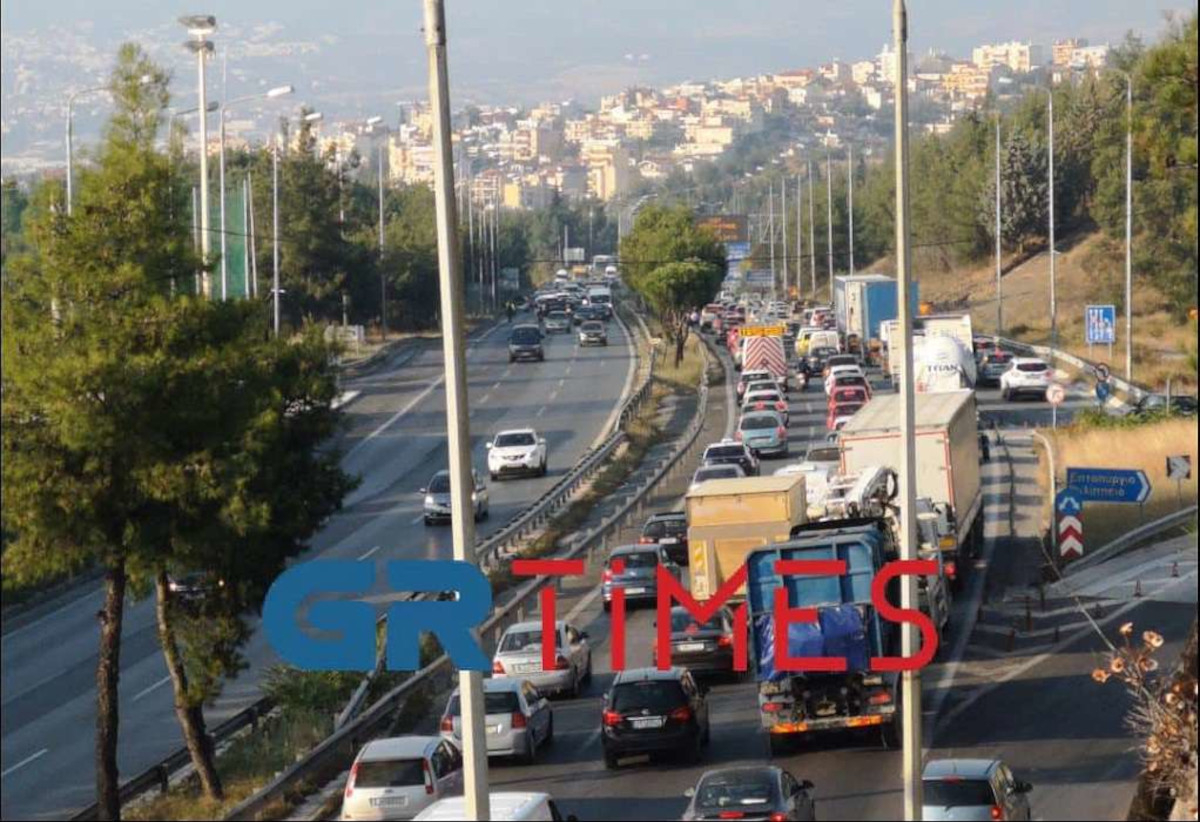 Θεσσαλονίκη: Κυκλοφοριακό χάος μετά από καραμπόλα 7 οχημάτων (χάρτης)