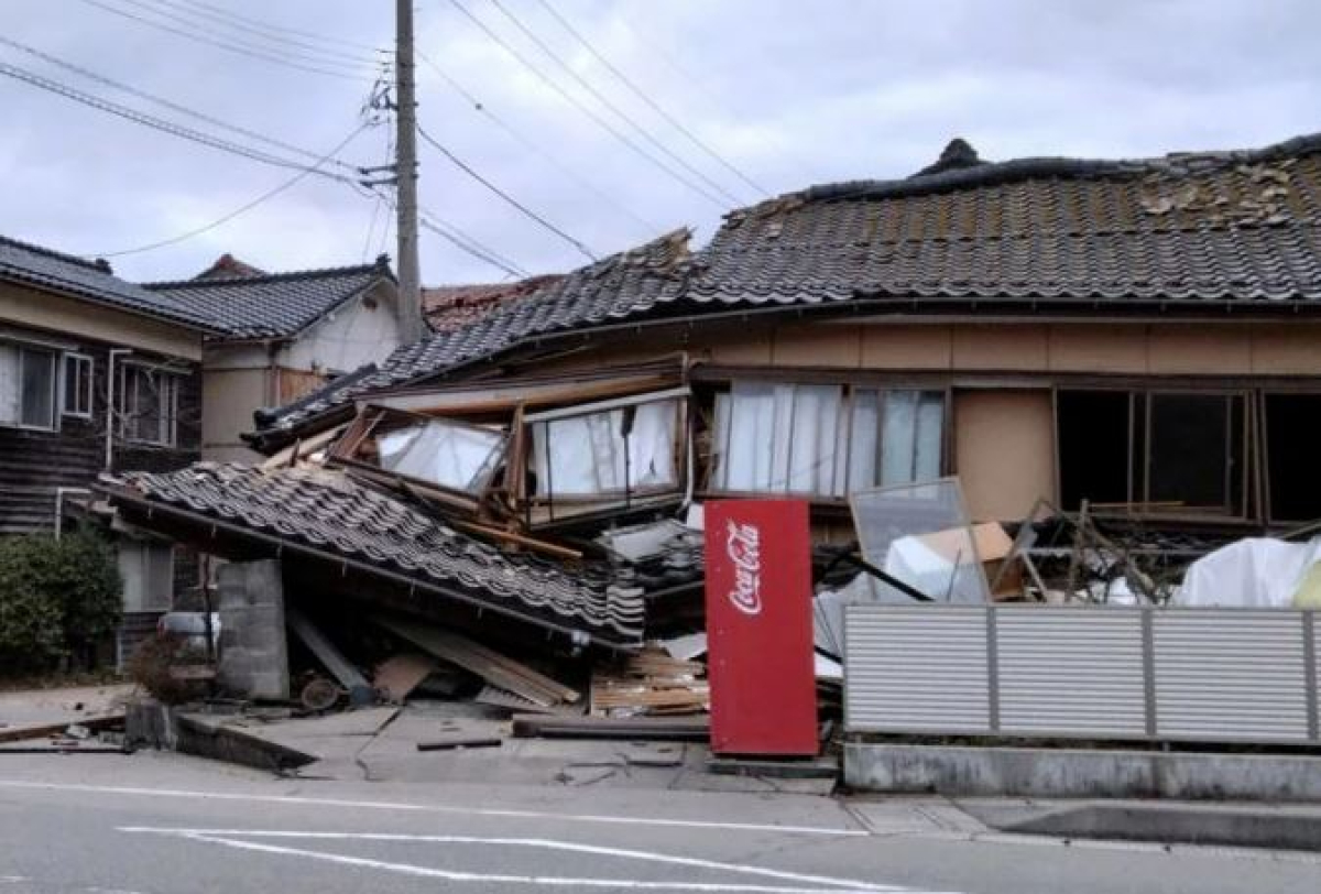 Σεισμός στην Ιαπωνία: Απομακρύνεται ο κίνδυνος για τσουνάμι - Τεράστιες ζημιές από τα 7,6 Ρίχτερ