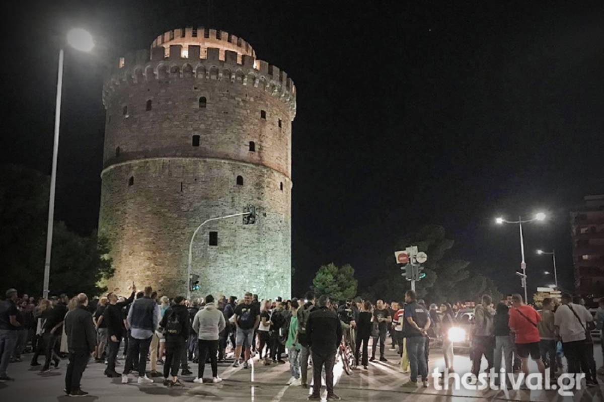 Θεσσαλονίκη: Καταστηματάρχες στην εστίαση διαδήλωσαν για το κλείσιμο τα μεσάνυχτα (video)