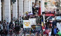 Πατρινό Καρναβάλι 2024: Σπάει ρεκόρ η παρέλαση σε καρναβαλιστές και πληρώματα (Βίντεο)