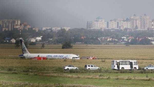 Ρωσία: Αναγκαστική προσγείωση αεροσκάφους με 23 τραυματίες (video)