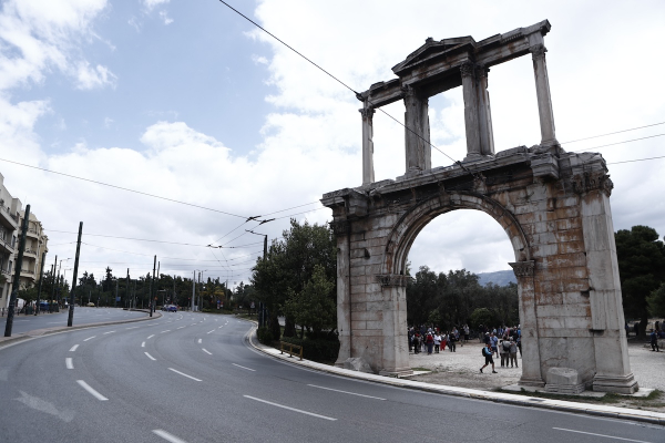 Άδεια πόλη η Αθήνα την Κυριακή του Πάσχα – Δείτε φωτογραφίες