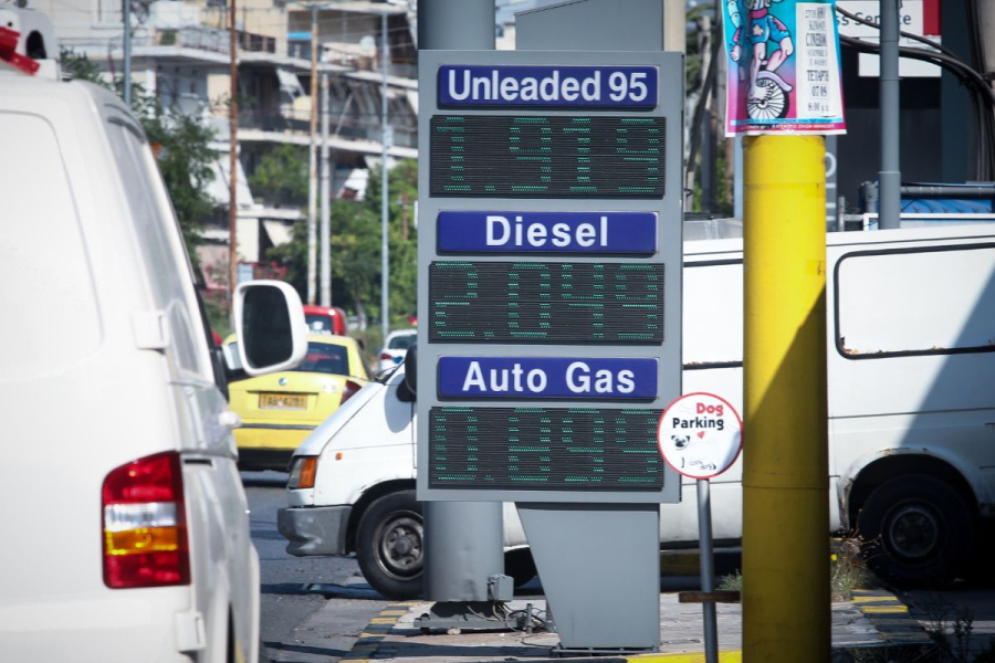 Ψυχρολουσία στα πρατήρια καυσίμων: Επιστροφή στην Αθήνα με τη βενζίνη στα 2,30 ευρώ το λίτρο
