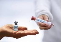Έρευνα: Τα υπάρχοντα εμβόλια δεν καλύπτουν τη νέα μετάλλαξη του κορονοϊού