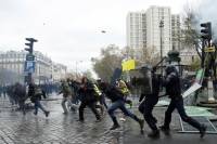 Γαλλία: Πρώτες καταδίκες αστυνομικών για άσκηση βίας εναντίον διαδηλωτών