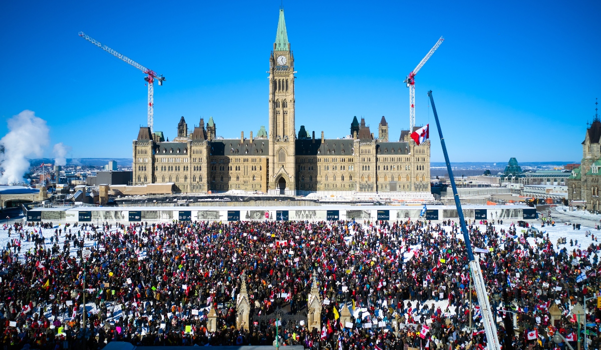 Καναδάς: Χάος με διαδηλώσεις κατά του υποχρεωτικού εμβολιασμού - Φυγάδευσαν τον πρωθυπουργό