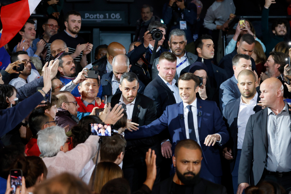 Εκλογές στη Γαλλία: Μεγαλώνει η διαφορά του Μακρόν με τη Λεπέν