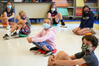 Κορονοϊός: Επιστρέφουν οι μάσκες σε σχολεία των ΗΠΑ - «Καμπανάκι» ΠΟΥ για νοσηλείες και μεταλλάξεις