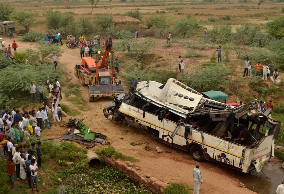 Ινδία: Τουλάχιστον 29 νεκροί σε τροχαίο στο οποίο ενεπλάκη λεωφορείο