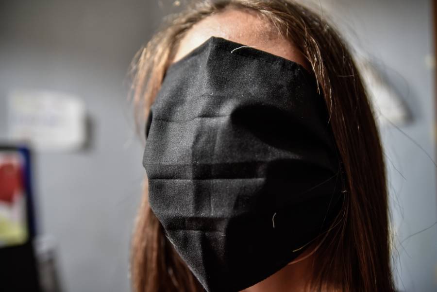 Μπαλάκι ευθυνών για το φιάσκο με τις μάσκες - Σφοδρή επίθεση και παραιτήσεις ζητά η αντιπολίτευση
