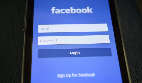 Έπεσε το Facebook; Προβλήματα στη σύνδεση και σε Messenger - Instagram