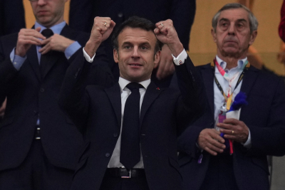 Μουντιάλ 2022: Στο Κατάρ για να στηρίξει τη Γαλλία ο Μακρόν - Τραγούδησε τη «Μασσαλιώτιδα»