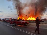 Μεγάλη φωτιά σε εργοστάσιο ξυλείας στη Λάρισα