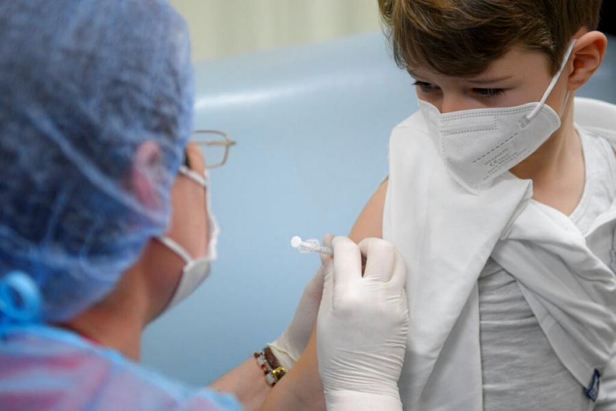 Σπέρνει πανικό γιατρός: «Αύξηση θανάτων παιδιών 552% μετά το εμβόλιο κορονοϊού» - Τα ψεύδη και η αλήθεια