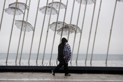 Κακοκαιρία: Βροχές σε Αττική και Θεσσαλονίκη - Σε ποιες περιοχές θα χιονίσει σήμερα