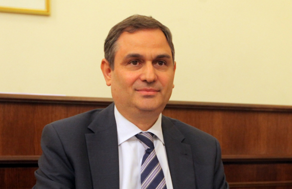Φίλιππος Σαχινίδης: Ποιοι ωφελούνται από τη μείωση της εταιρικής φορολογίας;