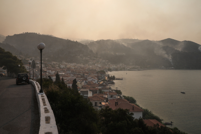 Φωτιά στην Εύβοια: Ανεξέλεγκτα τα μέτωπα - Προς Ιστιαία η φωτιά - Οι περιοχές που εκκενώνονται