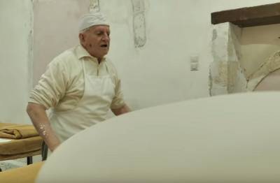 Πώς φτιάχνει το χειροποίητο φύλλο του ο 86χρονος Γιώργος Χατζηπαράσχος (Βίντεο)