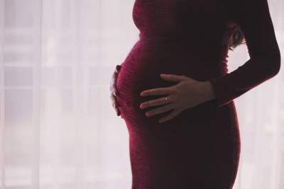 Έρευνα: Οι εμβολιασμένες έγκυες περνάνε στα μωρά τους υψηλά αντισώματα