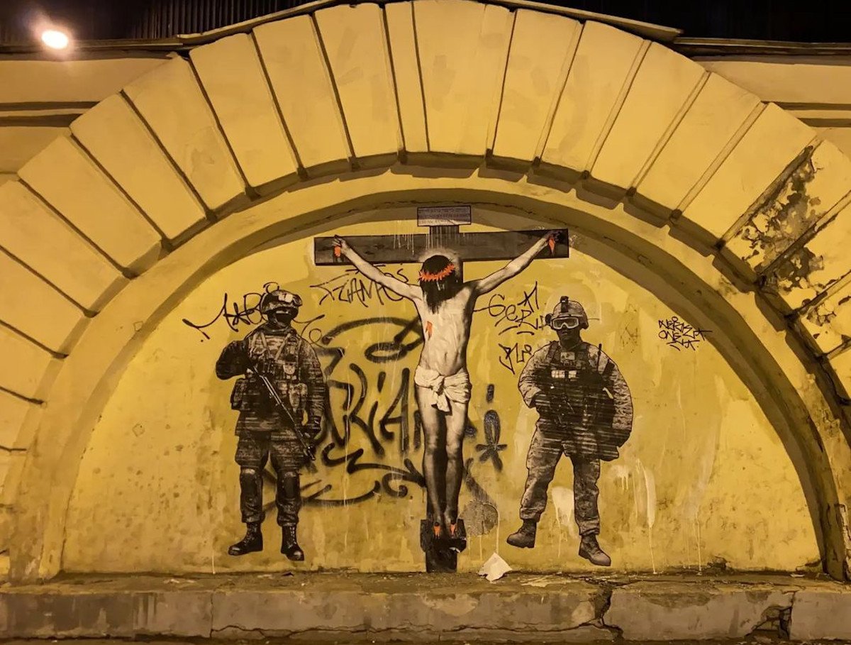 Στην Αγία Πετρούπολη εμφανίστηκε ένα γκράφιτι με τον Εσταυρωμένο και μήνυμα κατά του πολέμου