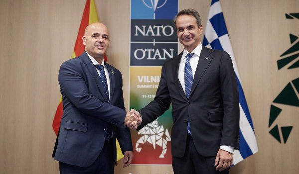Συνάντηση Μητσοτάκη με τον πρωθυπουργό της Β. Μακεδονίας, Κοβατσέφσκι - Τι είπαν