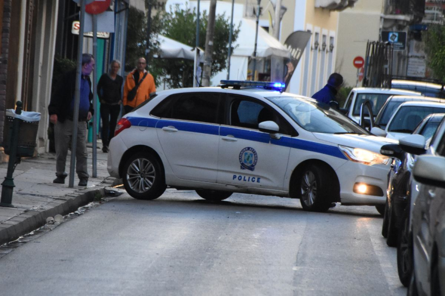 Νύχτα έντασης σε Μέγαρα, Βοιωτία και Θεσσαλονίκη για τον θάνατο του 17χρονου από όπλο αστυνομικού