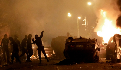 Τρίτη νύχτα επεισοδίων στη Γαλλία - Απαγόρευση κυκλοφορίας και βίαιες συγκρούσεις (Φώτο - Βίντεο)