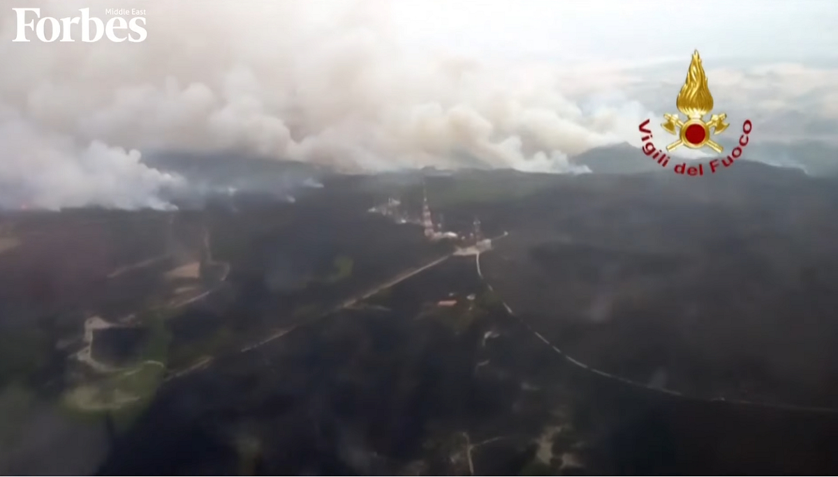 Φωτιά στη Σαρδηνία: 1.500 κάτοικοι εκκένωσαν τα σπίτια τους
