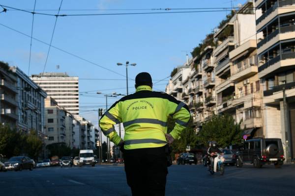 Γιατί είναι αυξημένη η κίνηση στoυς δρόμους της Αθήνας παρά το lockdown