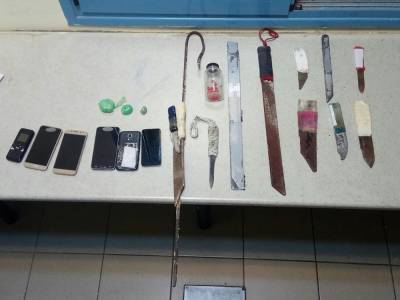 Ναρκωτικά, μαχαίρια και σουβλιά βρέθηκαν στις φυλακές Δομοκού