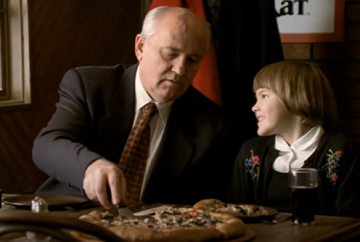 Μιχαήλ Γκορμπατσόφ: Όταν πρωταγωνιστούσε στη διαφήμιση της Pizza Hut (βίντεο)