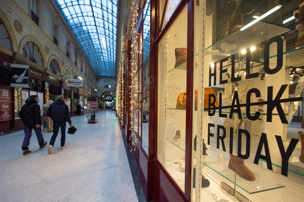 Black Friday με ανοιχτά μαγαζιά και πρωτόγνωρες προκλήσεις
