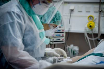 Κορονοϊός: Τέσσερις υγειονομικοί μεταξύ των διασωληνωμένων ασθενών - «Δε θα λυγίσουμε»