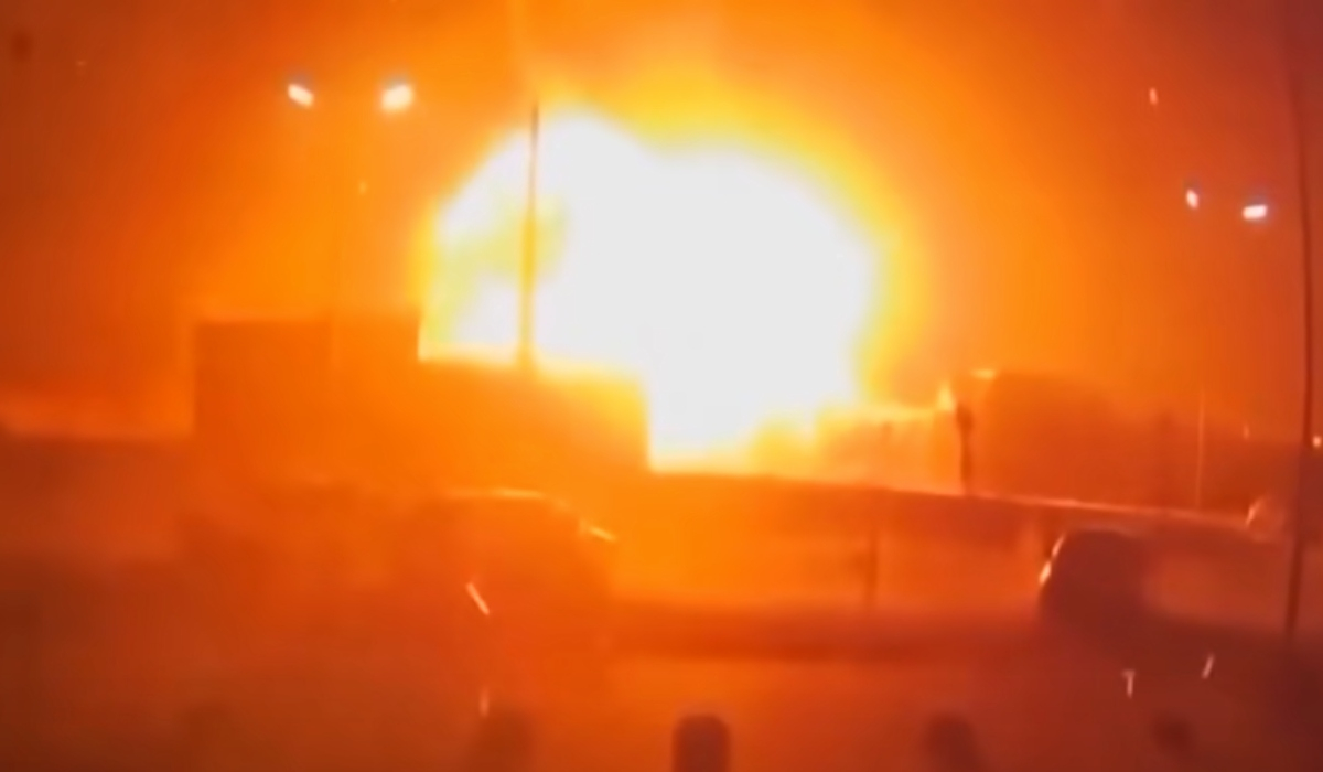 Ισχυρή έκρηξη στο Κίεβο: Αναφορές για βομβαρδισμό σε δεξαμενές καυσίμων (Βίντεο)