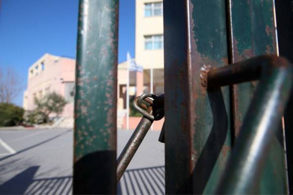 Κλείνουν γυμνάσια και λύκεια με το lockdown στην Ελλάδα, ανοιχτά νηπιαγωγεία και δημοτικά