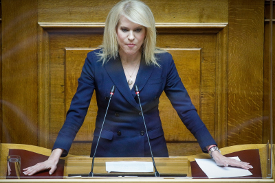 «Μαλλιά-κουβάρια» στη Βουλή με την απόφαση ΣΥΡΙΖΑ για αποχή από τις ψηφοφορίες