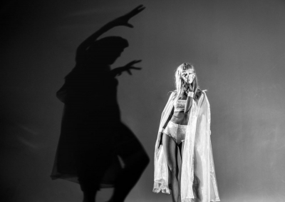 «Πονηρό πνεύμα»: Ο Γιάννης Χουβαρδάς σκηνοθετεί Νόελ Κάουαρντ στο Εθνικό Θέατρο