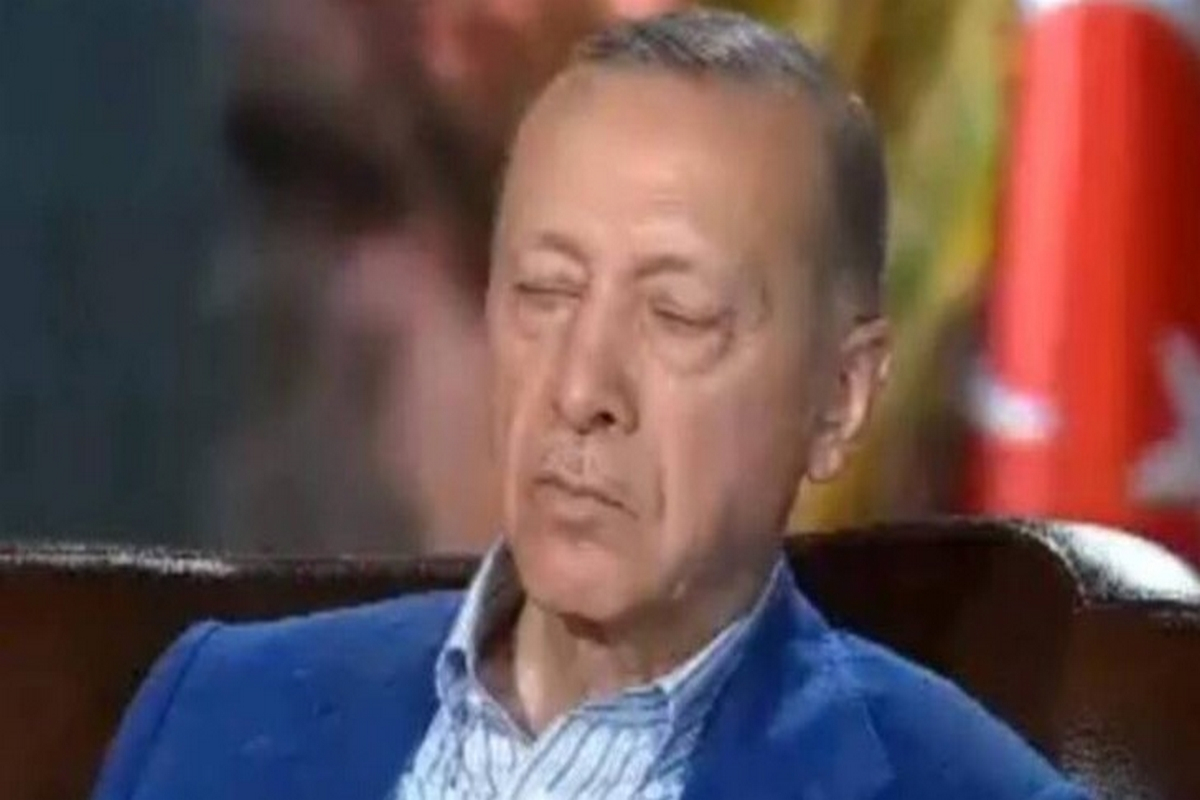 Ερντογάν: Αποκοιμήθηκε σε διακαναλική συνέντευξη και έγινε viral
