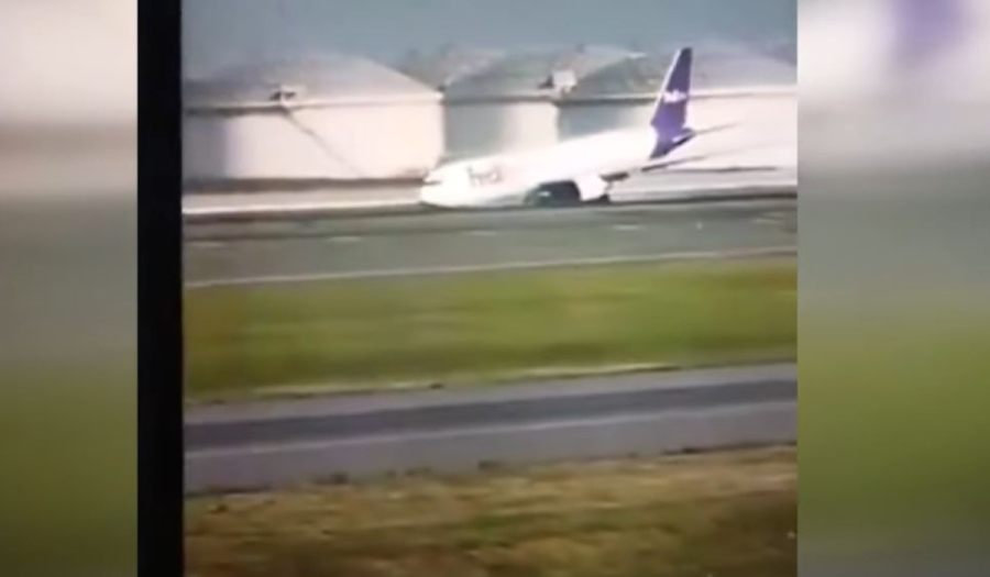 Αεροσκάφος προσγειώθηκε με τη μύτη στην Κωνσταντινούπολη - Συγκλονιστικό βίντεο