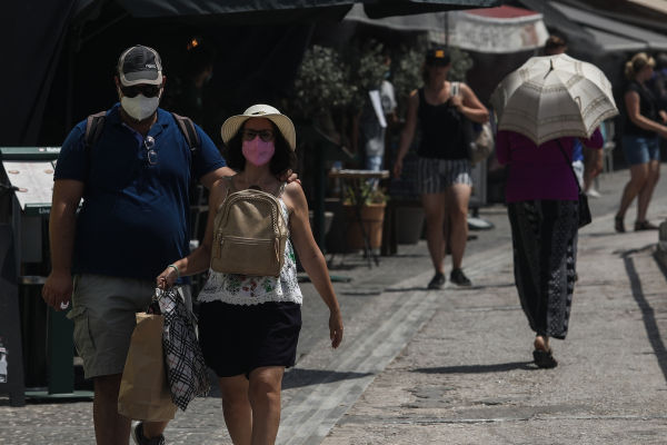 Βασιλακόπουλος: Γιατί πρέπει να γίνει ξανά υποχρεωτική η μάσκα στους εξωτερικούς χώρους