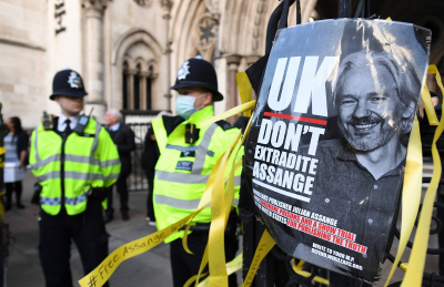 Τζούλιαν Ασάνζ: «Πράσινο φως» για την έκδοση του ιδρυτή του Wikileaks στις ΗΠΑ