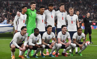 Αγγλία: Η επίθεση των οπαδών και η… άμυνα του προπονητή