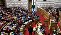 Η κυβέρνηση Μητσοτάκη ως πολιτικό εκκρεμές μεταξύ σοβαροφάνειας και αυταρχισμού