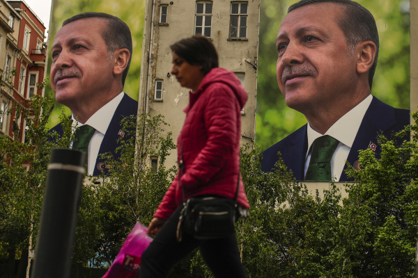 Εκλογές Τουρκία: Γιατί η νίκη Ερντογάν βαθαίνει την οικονομική κρίση – Ανάλυση Guardian