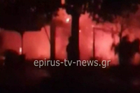 Άρτα: Η στιγμή που φωτιά καταστρέφει ολοσχερώς το εστιατόριο «Στέκι Της Βλαχέρνας»