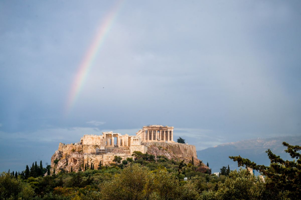 Μαγεύει το ουράνιο τόξο στην Ακρόπολη της Αθήνας (εικόνα)