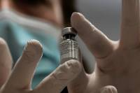 Μόσιαλος για εμβόλιο Pfizer / BioNTech: 21 περιπτώσεις αναφυλαξίας σε 1,9 εκατ. δόσεις