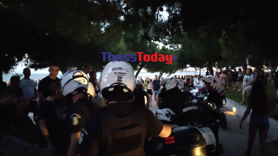 Thessaloniki Pride: Άρπαξαν σημαία και την έκαψαν - Προσαγωγές από την ΕΛΑΣ