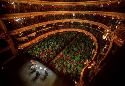 Το φημισμένο Gran Teatre del Liceu της Βαρκελόνης άνοιξε με φυτά αντί για θεατές